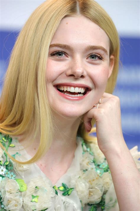 elle fanning latest pictures.